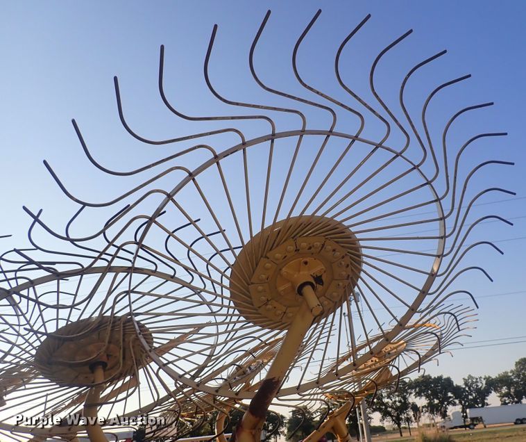 image for item DQ2995 Vermeer VR1224  hay rake