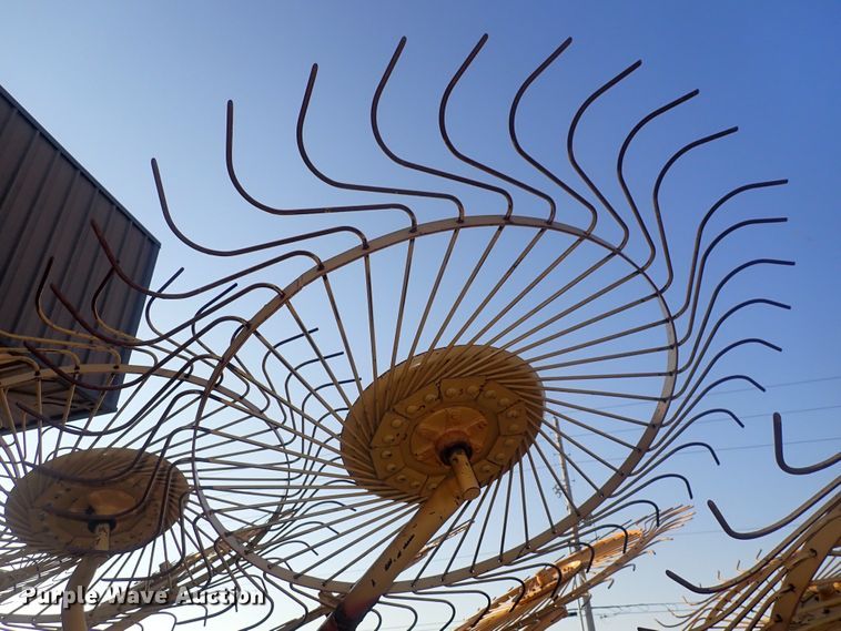 image for item DQ2995 Vermeer VR1224  hay rake