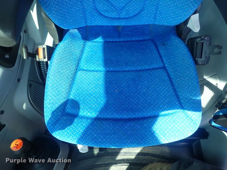 image for item DQ2998 2015 New Holland T4.75  MFWD tractor