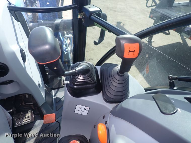 image for item DQ2998 2015 New Holland T4.75  MFWD tractor