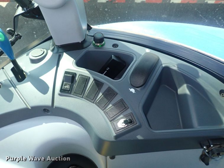 image for item DQ2998 2015 New Holland T4.75  MFWD tractor