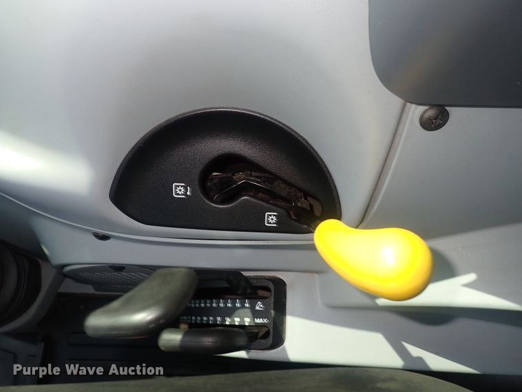 image for item DQ2998 2015 New Holland T4.75  MFWD tractor