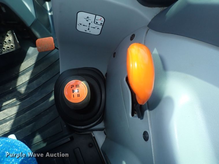 image for item DQ2998 2015 New Holland T4.75  MFWD tractor