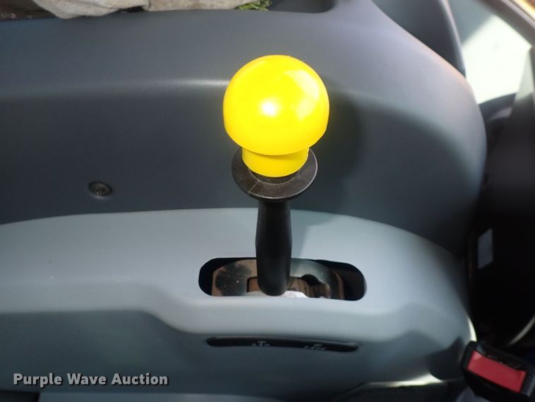 image for item DQ2998 2015 New Holland T4.75  MFWD tractor