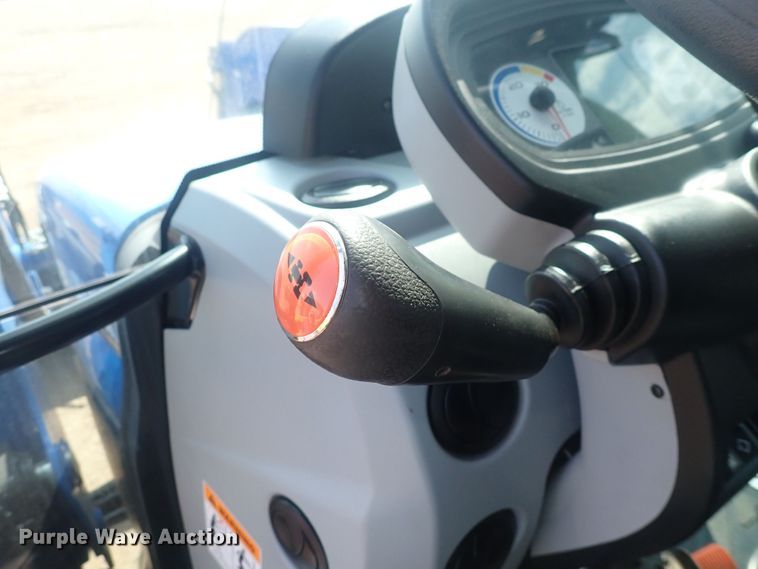 image for item DQ2998 2015 New Holland T4.75  MFWD tractor