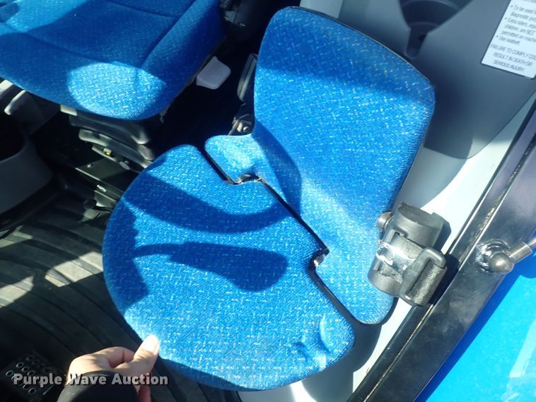 image for item DQ2998 2015 New Holland T4.75  MFWD tractor