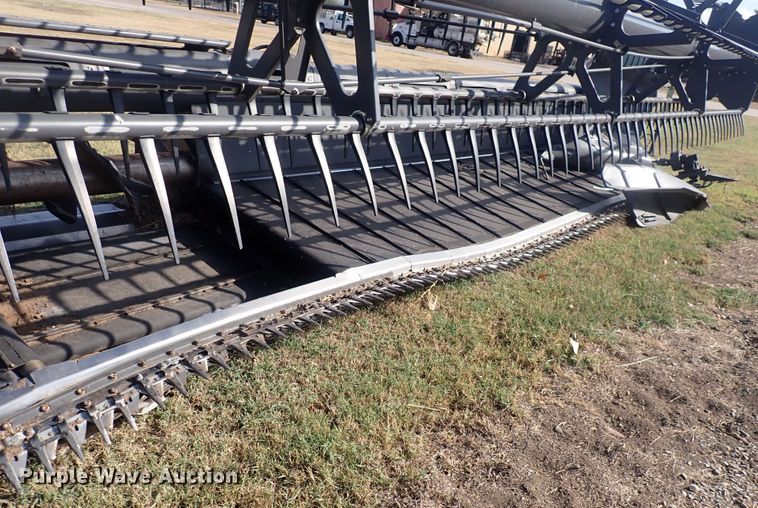 image for item DQ3003 2016 Gleaner Dynaflex 9255  flex draper head