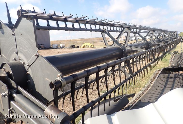 image for item DQ3003 2016 Gleaner Dynaflex 9255  flex draper head