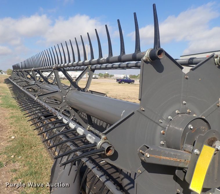 image for item DQ3003 2016 Gleaner Dynaflex 9255  flex draper head