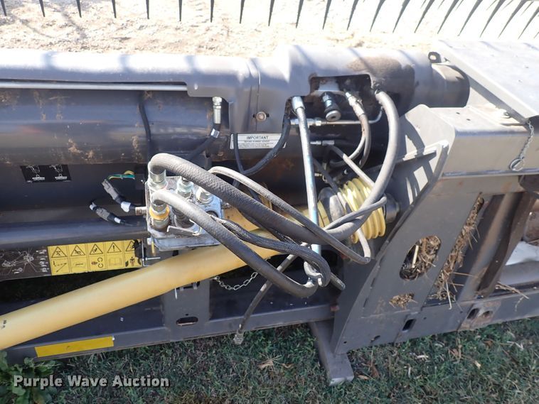 image for item DQ3003 2016 Gleaner Dynaflex 9255  flex draper head