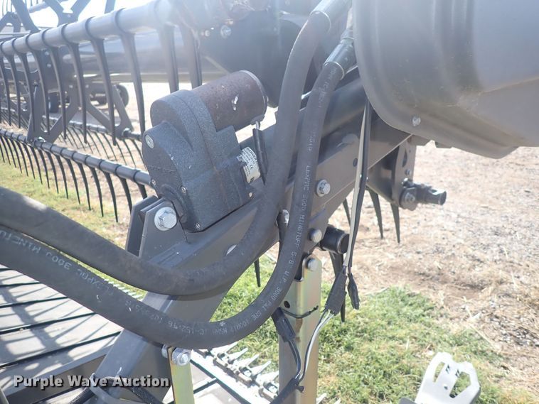 image for item DQ3003 2016 Gleaner Dynaflex 9255  flex draper head