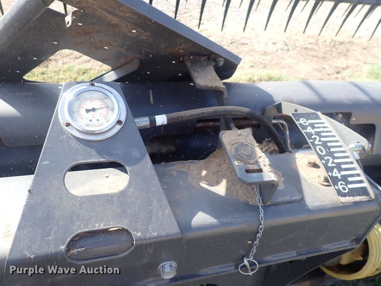 image for item DQ3003 2016 Gleaner Dynaflex 9255  flex draper head