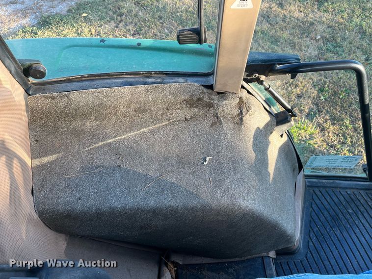 image for item DR7272 1995 John Deere 6200  MFWD tractor