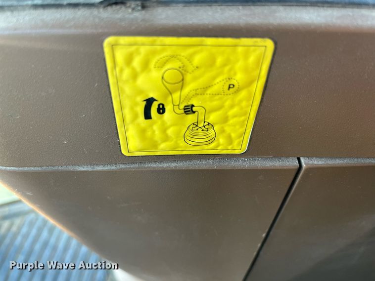 image for item DR7272 1995 John Deere 6200  MFWD tractor