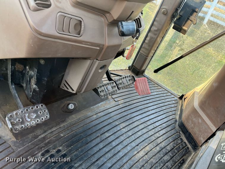 image for item DR7272 1995 John Deere 6200  MFWD tractor