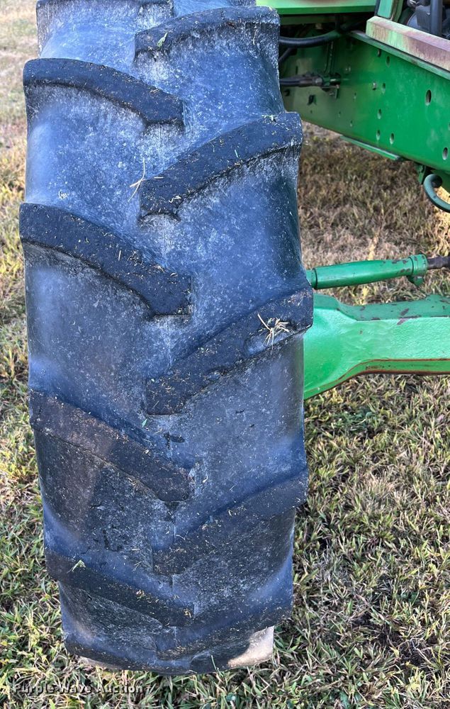 image for item DR7272 1995 John Deere 6200  MFWD tractor