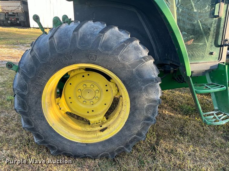 image for item DR7272 1995 John Deere 6200  MFWD tractor