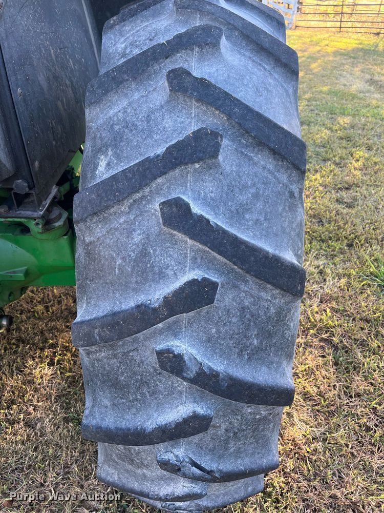 image for item DR7272 1995 John Deere 6200  MFWD tractor