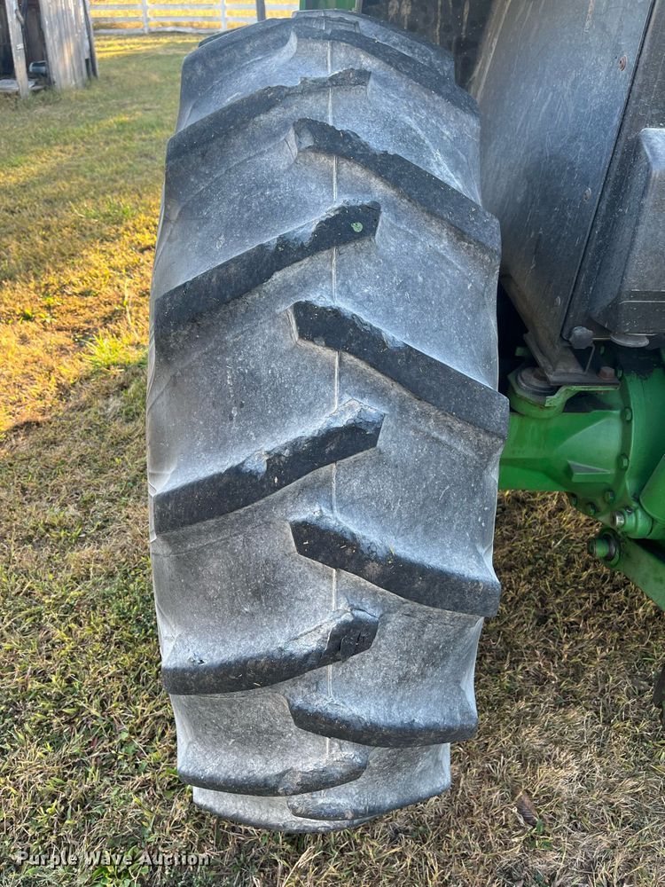 image for item DR7272 1995 John Deere 6200  MFWD tractor