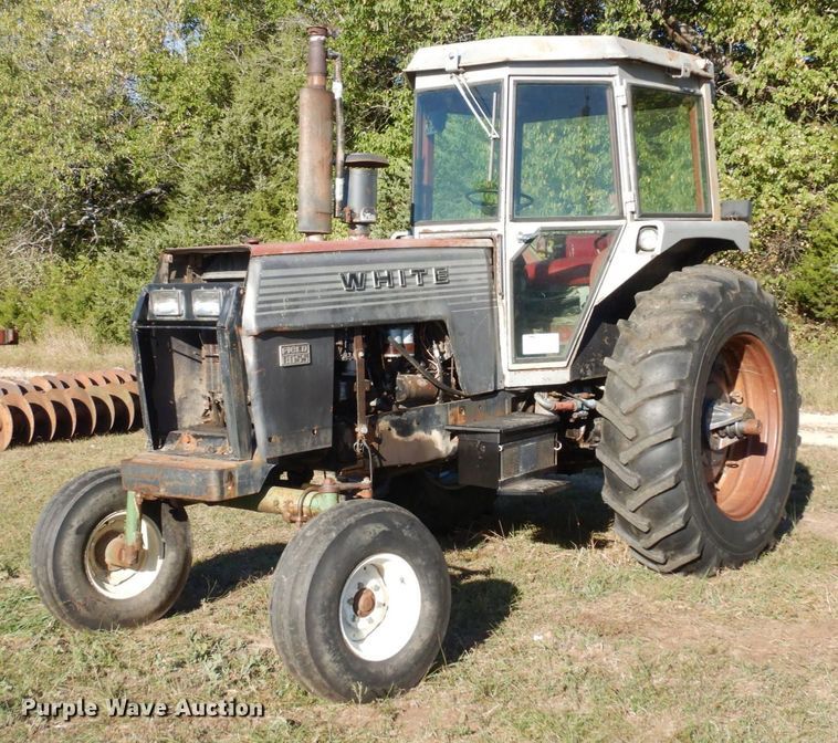 image for item DS1438 White 2-105 Field Boss  tractor