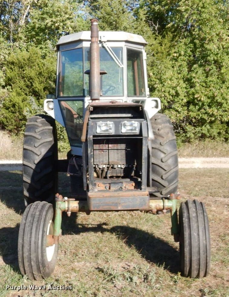 image for item DS1438 White 2-105 Field Boss  tractor