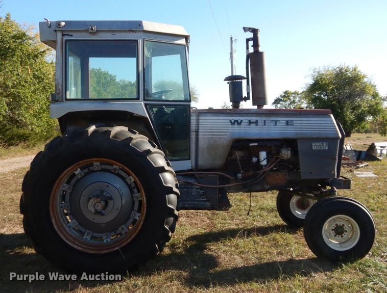 image for item DS1438 White 2-105 Field Boss  tractor