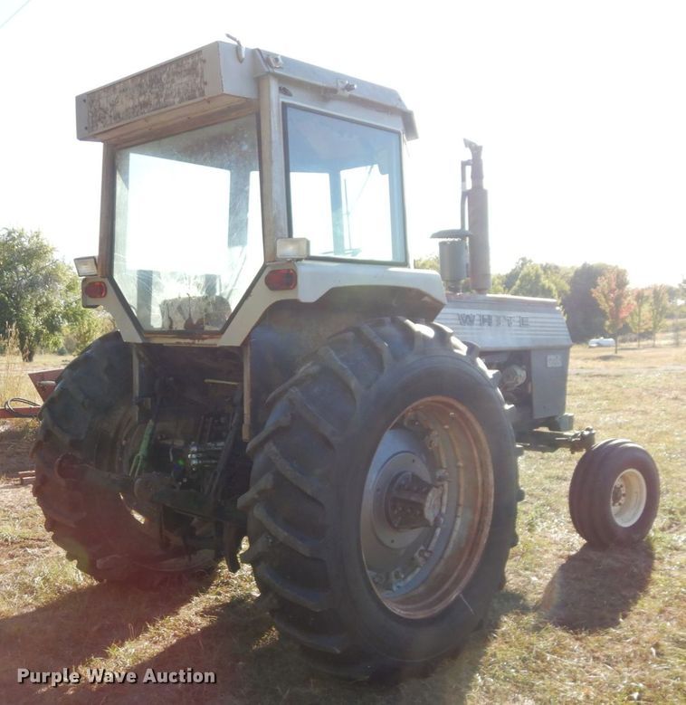 image for item DS1438 White 2-105 Field Boss  tractor