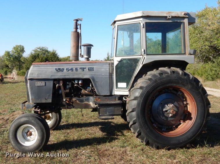 image for item DS1438 White 2-105 Field Boss  tractor