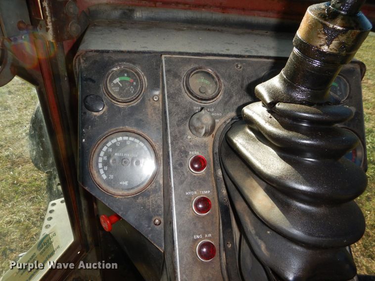 image for item DS1438 White 2-105 Field Boss  tractor