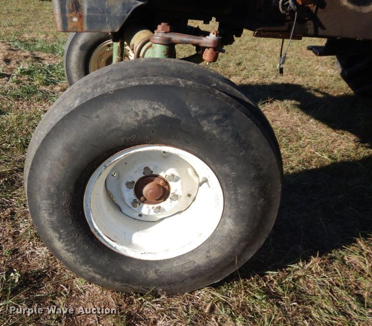 image for item DS1438 White 2-105 Field Boss  tractor