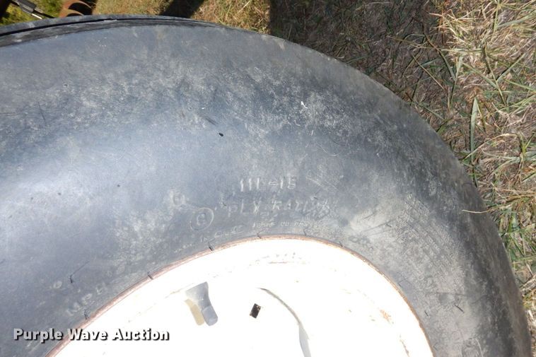 image for item DS1438 White 2-105 Field Boss  tractor