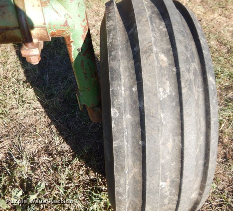 image for item DS1438 White 2-105 Field Boss  tractor