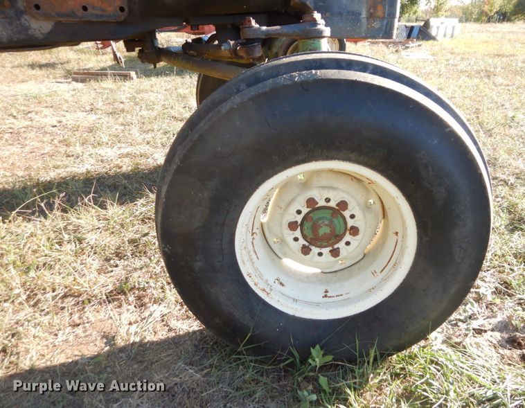 image for item DS1438 White 2-105 Field Boss  tractor