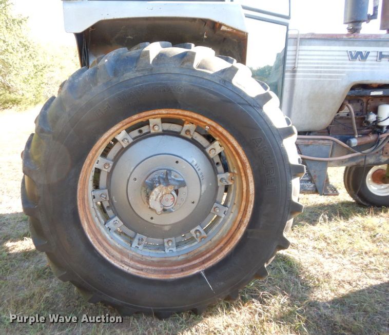 image for item DS1438 White 2-105 Field Boss  tractor