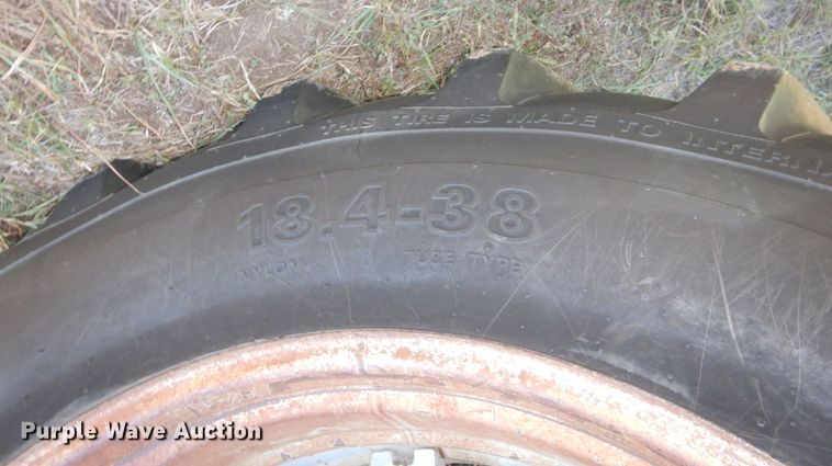 image for item DS1438 White 2-105 Field Boss  tractor