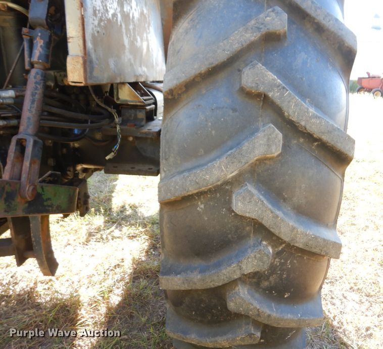 image for item DS1438 White 2-105 Field Boss  tractor