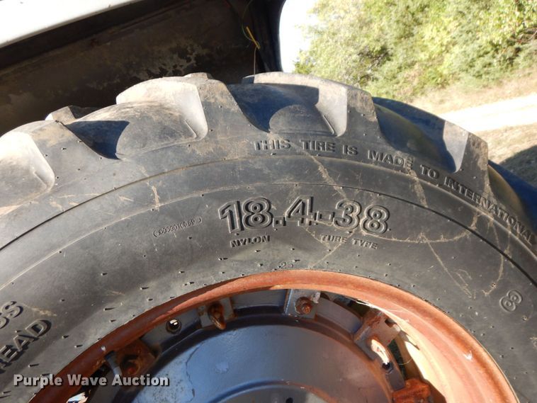 image for item DS1438 White 2-105 Field Boss  tractor