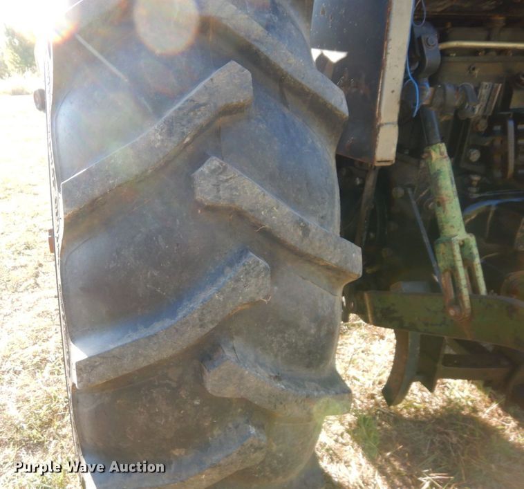 image for item DS1438 White 2-105 Field Boss  tractor