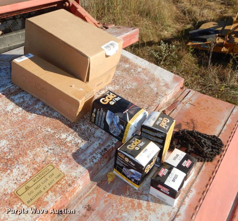 image for item DS1438 White 2-105 Field Boss  tractor