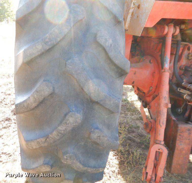 image for item DS1439 1973 Case 870  tractor