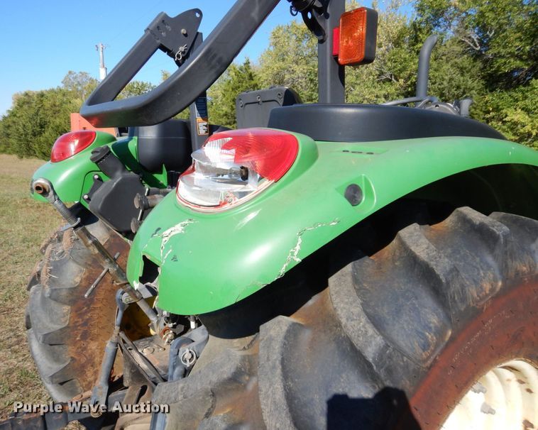 image for item DS1440 2006 John Deere 5425  MFWD tractor
