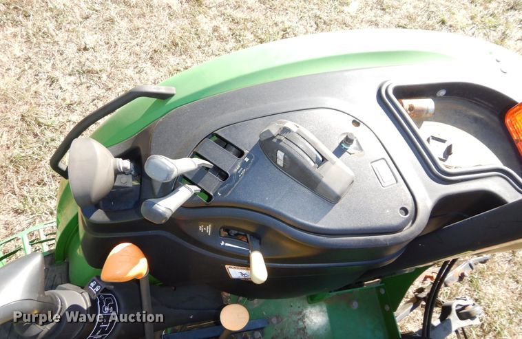 image for item DS1440 2006 John Deere 5425  MFWD tractor