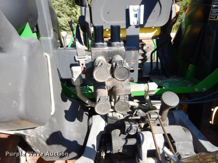 image for item DS1440 2006 John Deere 5425  MFWD tractor