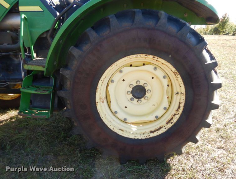 image for item DS1440 2006 John Deere 5425  MFWD tractor