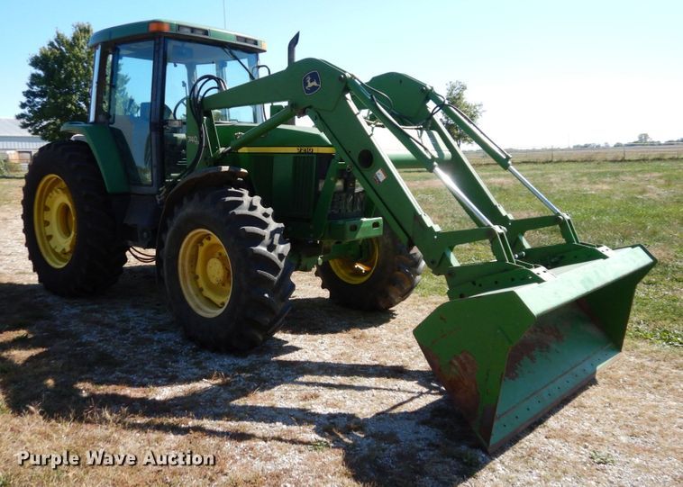 image for item DS1448 2001 John Deere 7210  MFWD tractor