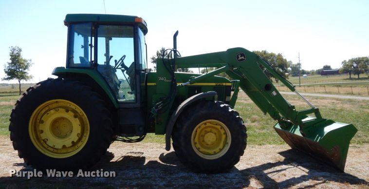 image for item DS1448 2001 John Deere 7210  MFWD tractor