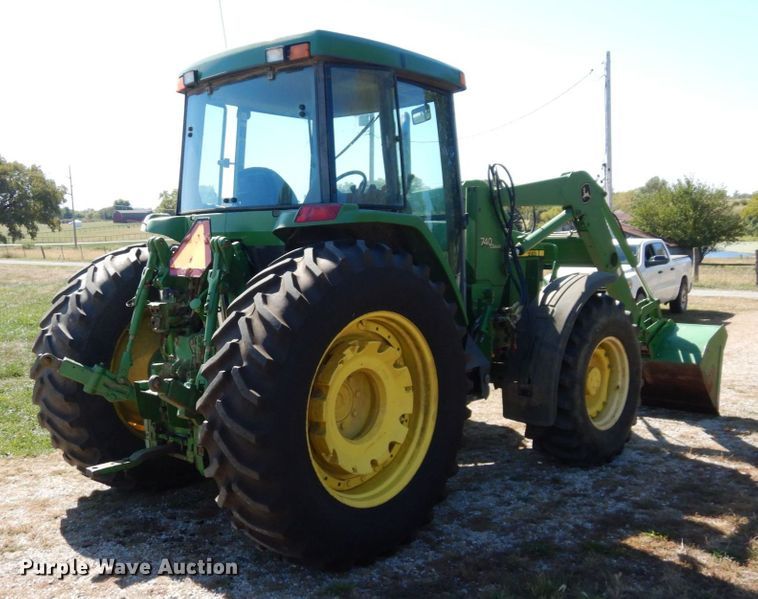image for item DS1448 2001 John Deere 7210  MFWD tractor