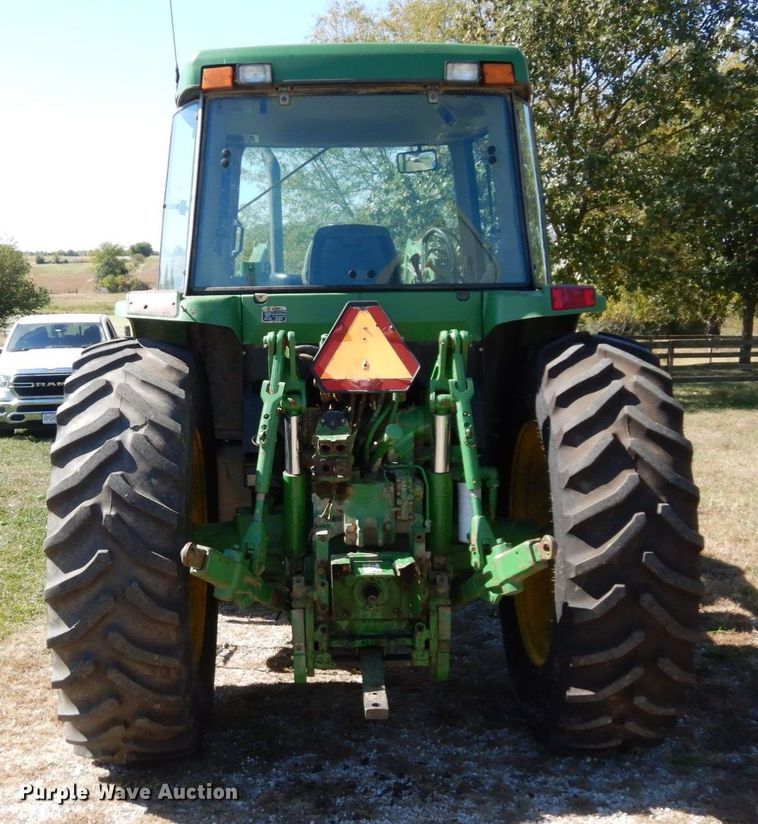 image for item DS1448 2001 John Deere 7210  MFWD tractor