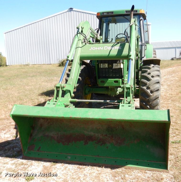 image for item DS1448 2001 John Deere 7210  MFWD tractor
