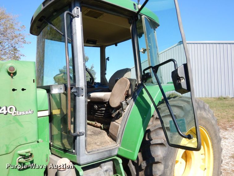 image for item DS1448 2001 John Deere 7210  MFWD tractor